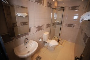 Douche, douche cascade, articles de toilette (gratuits)