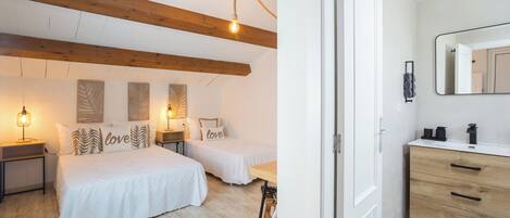 3 bedrooms, iron/ironing board, free WiFi, bed sheets