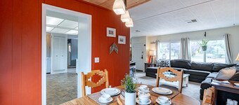 Central, Quiet, Pet-Friendly ~ Inn the Mountains