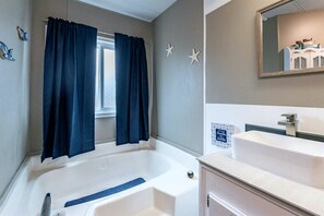 Shower, hair dryer, towels - Central, Quiet, Pet-Friendly ~ Inn the Mountains (Payson)