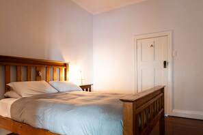 3 chambres, fer et planche à repasser, lit parapluie, Wi-Fi gratuit