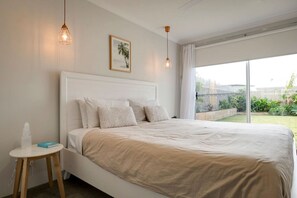 3 bedrooms, iron/ironing board, travel cot, free WiFi - Beachwood Escape - Dunsborough Private Getaway (Dunsborough)