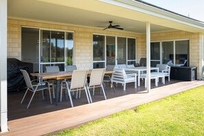 Outdoor dining - Most Delightfully Relaxing Retreat in Dunsborough (Dunsborough)