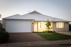 Exterior - Most Delightfully Relaxing Retreat in Dunsborough (Dunsborough)