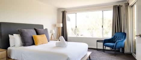 3 Schlafzimmer, Schreibtisch, Bügeleisen/Bügelbrett, Reisekinderbett