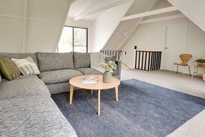 Smart TV, fireplace, table football - Quindy Beach Cottage – Steps to the Bay (Quindalup)