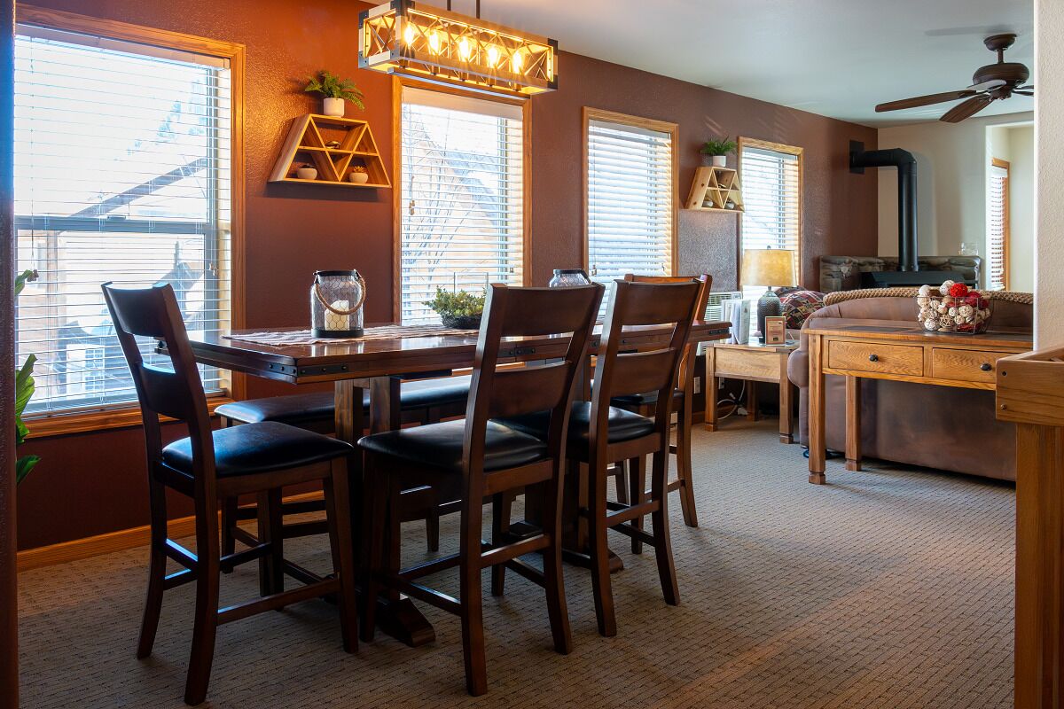 Condo, Multiple Beds, Fireplace, Mountain View (A15) | In-room dining