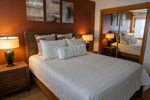 Condo, nhiều giường, lò sưởi, quang cảnh núi (A16) | 3 phòng ngủ, trang trí khác biệt 
