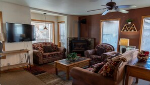 Condo, Multiple Beds, Fireplace, Mountain View (A16) | Living area