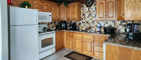 Condo, Multiple Beds, Fireplace, Mountain View (A16) | Private kitchen