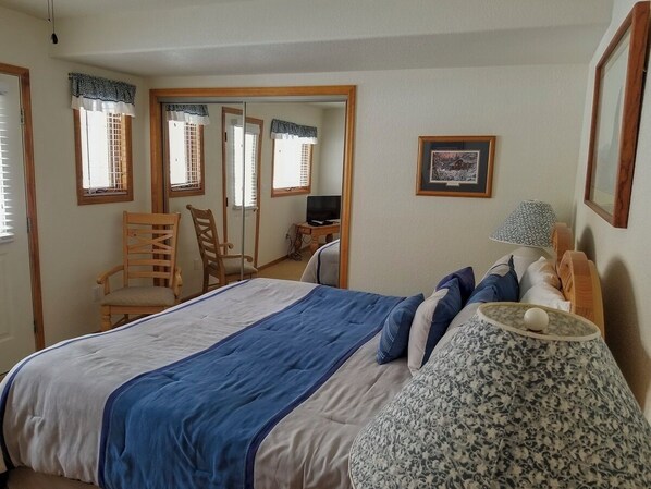 Apartment, Mehrere Betten, Whirlpool, Bergblick (C03) | 3 Schlafzimmer, individuell dekoriert, individuell eingerichtet