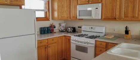 Condo, Multiple Beds, Jetted Tub, Mountain View (C03) | Private kitchen