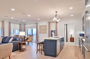 TV, peis og kontorer