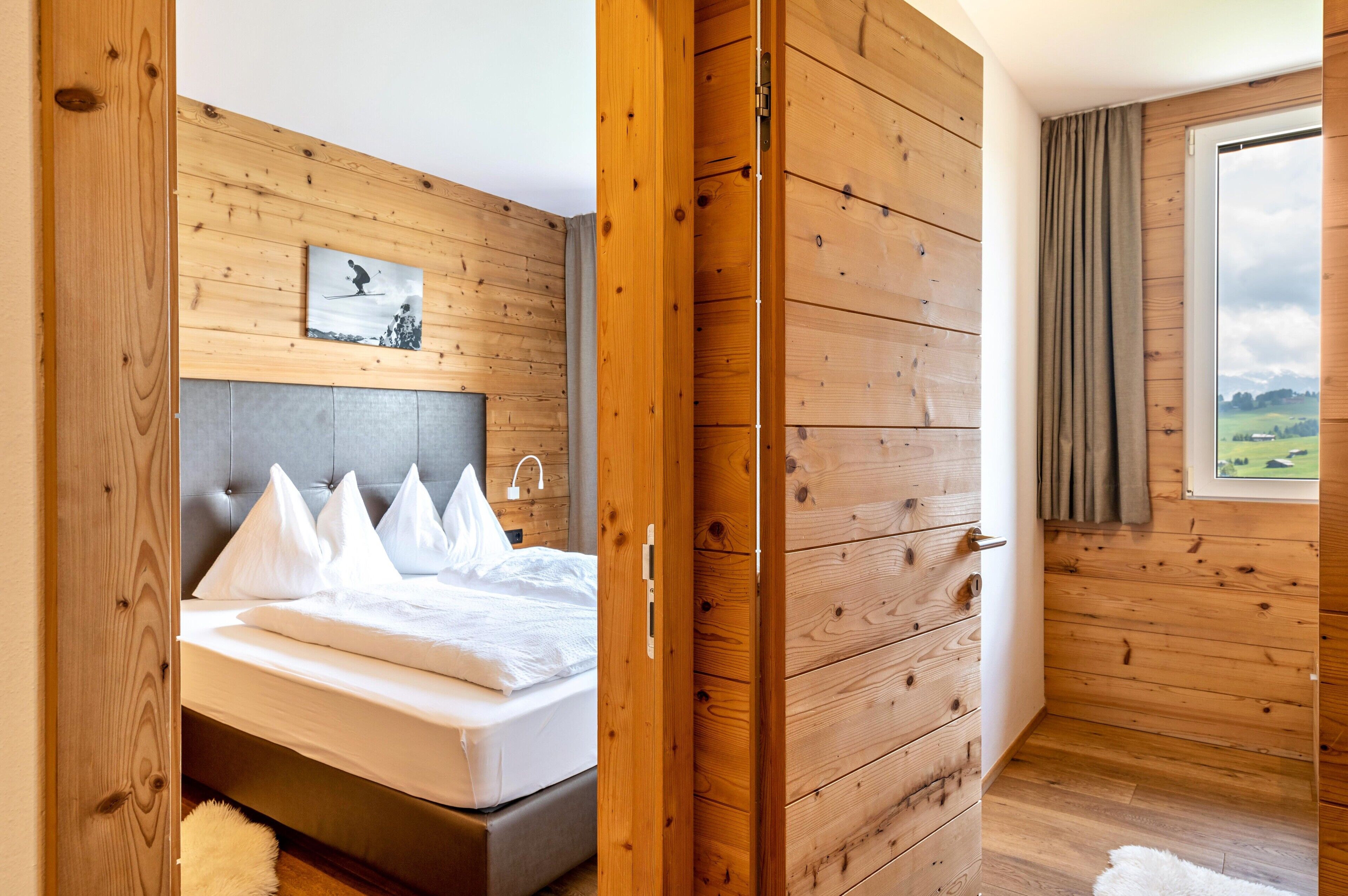 2 bedrooms, WiFi (free), bed sheets
