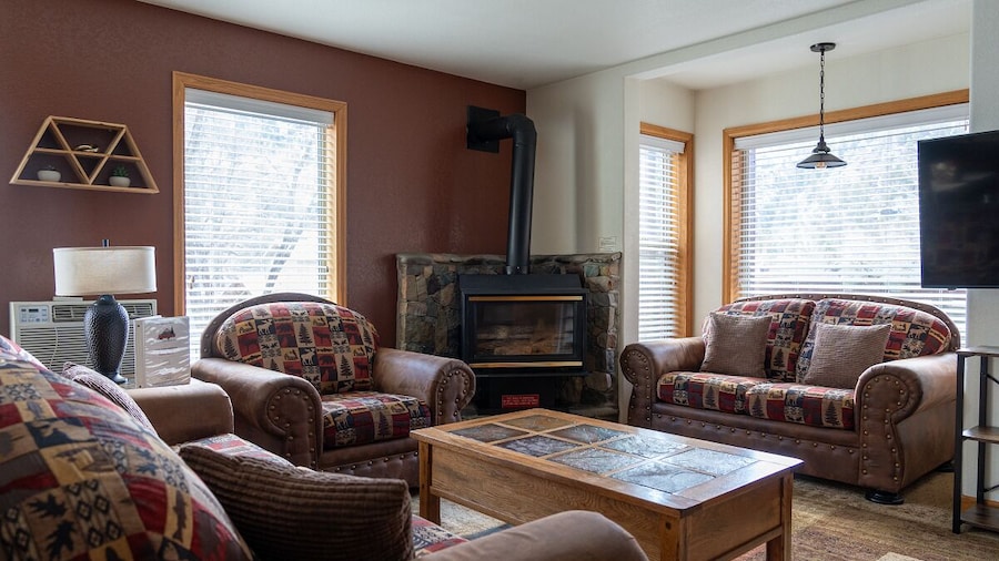 Alpenglow Three Bedroom Two Bath XL A17