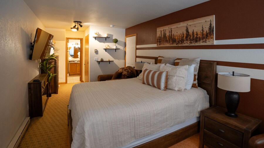 Alpenglow One Bedroom One Bath A18