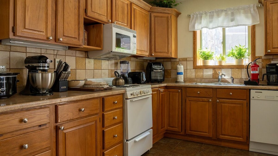 Alpenglow One Bedroom One Bath A18