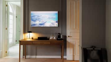 Deluxe King | 1 bedroom, premium bedding, down duvets, memory-foam beds