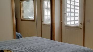 Condo, Multiple Beds, Fireplace, Mountain View (C07) | 3 bedrooms, individually decorated, individually furnished, bed sheets