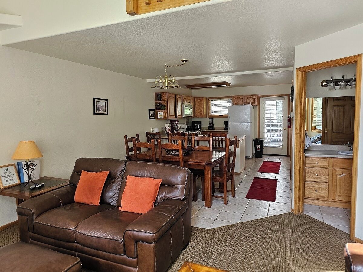 Condo, Multiple Beds, Fireplace, Mountain View (C07) | Living area