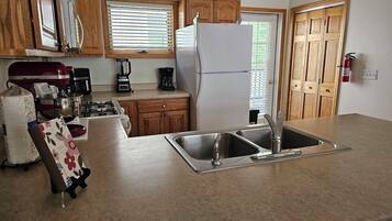 Condo, Multiple Beds, Fireplace, Mountain View (C07) | Private kitchen | Coffee/tea maker