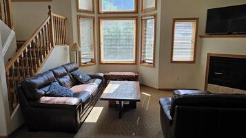 Condo, Multiple Beds, Fireplace, Mountain View (C07) | Living area