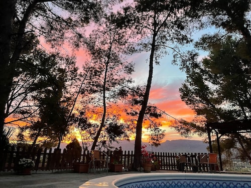Country House 'El Pinar De La Loma' with Private Pool, Wi-Fi and Air Conditioning