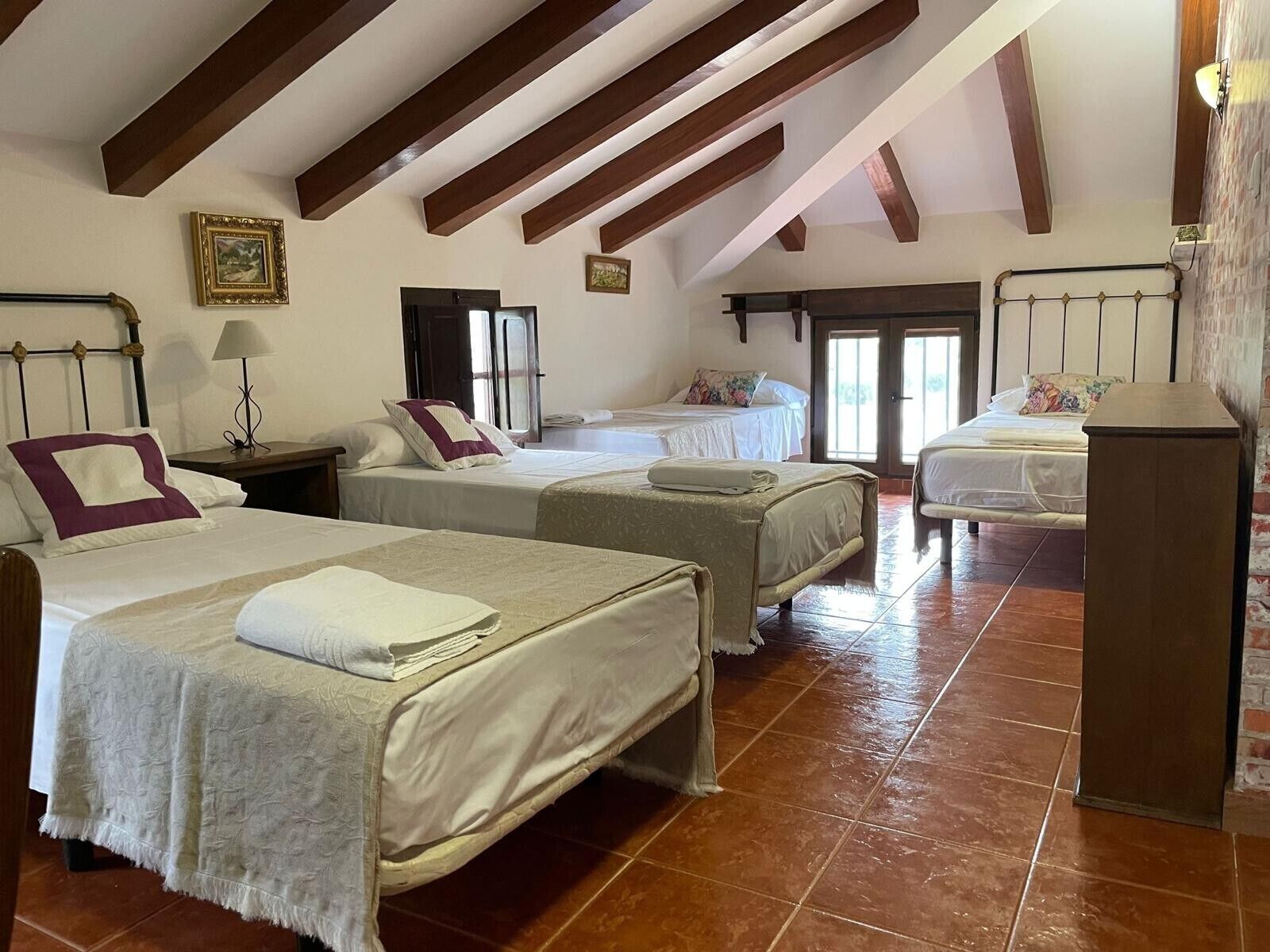 6 soveværelser, gratis Wi-Fi, sengetøj