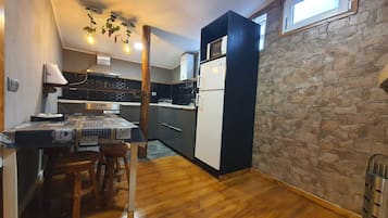 Køleskab, mikrobølgeovn, ovn, kogeplade