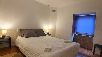 2 bedrooms, iron/ironing board, bed sheets