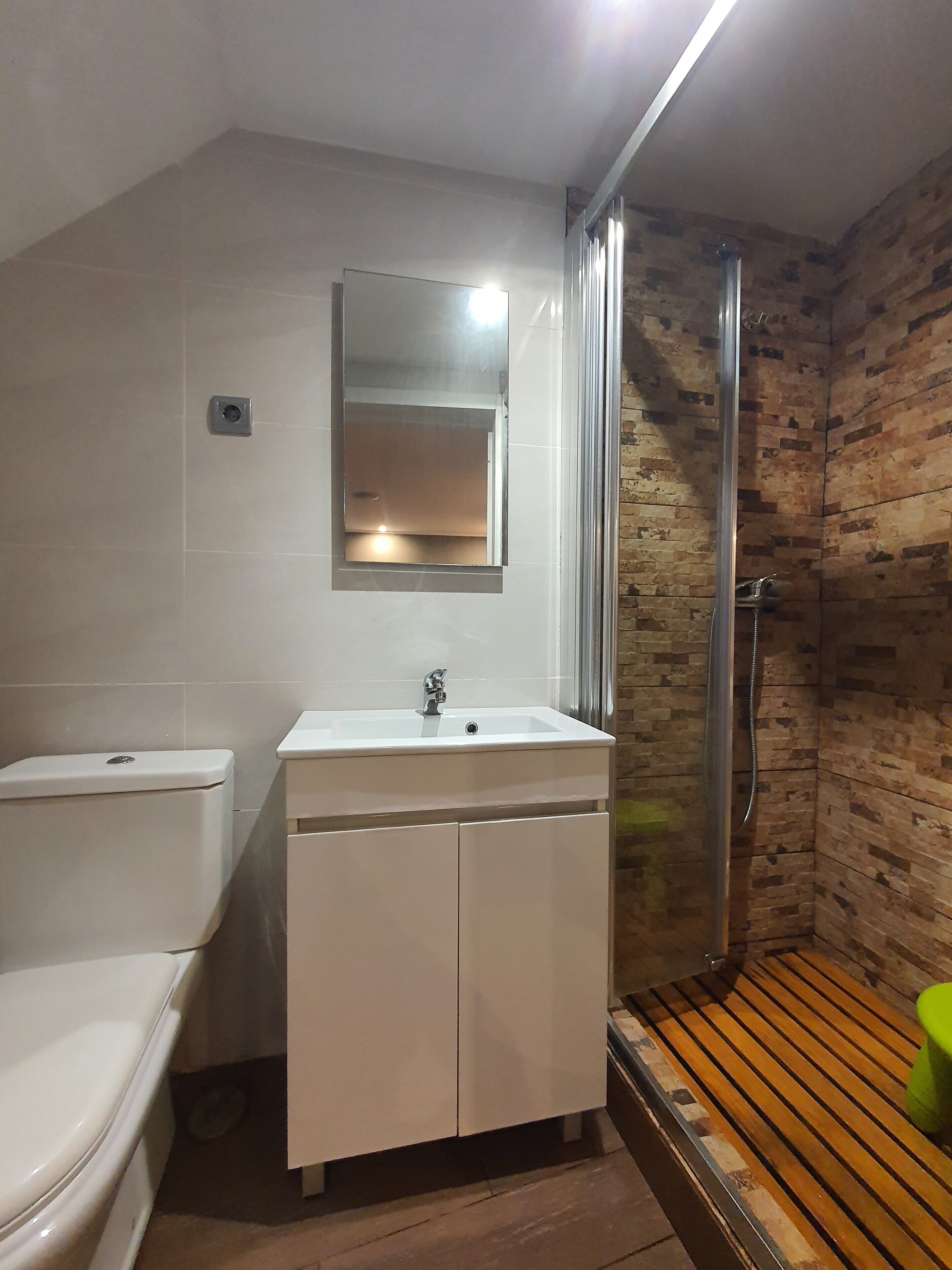 淋浴设施、吹风机、毛巾