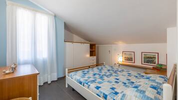 3 Schlafzimmer, BĂŒgeleisen/BĂŒgelbrett, kostenloses WLAN, BettwĂ€sche