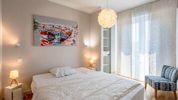 4 bedrooms, iron/ironing board, free WiFi