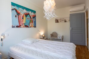 4 bedrooms, iron/ironing board, free WiFi