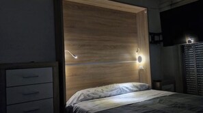 1 chambre, fer et planche à repasser, Wi-Fi gratuit, draps fournis