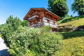Exterior - Chalet 'Le Grépon' with Mountain View, Private Terrace and Wi-Fi (Crest-Voland)