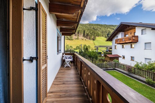Ferienwohnung Ainhauser" mit Bergblick, Balkon und WLAN