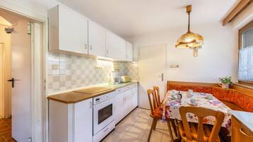 Kühlschrank, Ofen, Herdplatte, Geschirrspüler