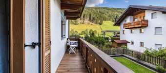 Apartment 'Ferienwohnung Ainhauser' with Mountain View, Balcony and Wi-Fi