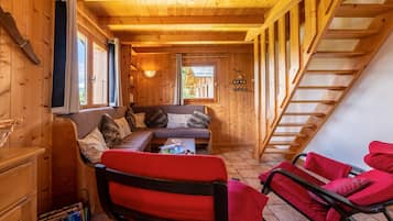 テレビ、暖炉、卓球台