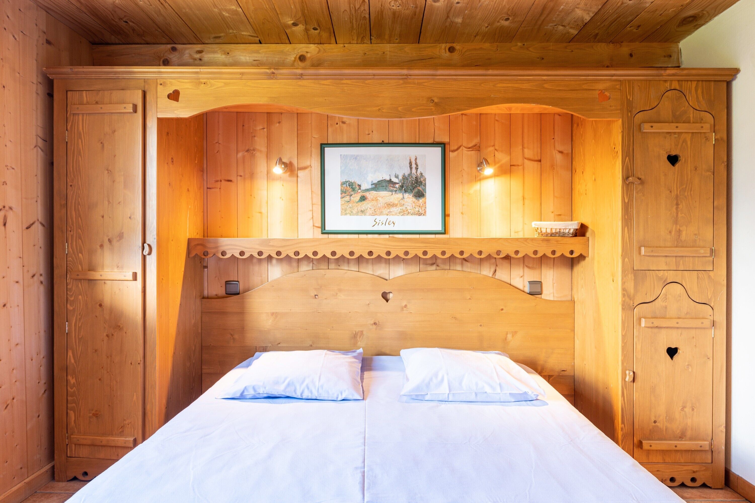 5 Schlafzimmer, Bügeleisen/Bügelbrett, kostenloses WLAN, Bettwäsche