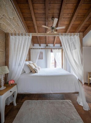 3 dormitorios, tabla de planchar con plancha, wifi gratis y ropa de cama