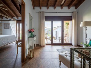 3 bedrooms, iron/ironing board, free WiFi, bed sheets - Holiday Home 'Fogar Da Roda' with Private Terrace, Balcony and Wi-Fi (Vilagarcia de Arousa)