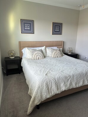 3 bedrooms, in-room safe, iron/ironing board, travel cot