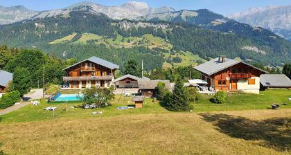 Apartment 'Les Chamois,Piscine Et Aire De Jeux' with Mountain View, Shared Garden and Wi-Fi