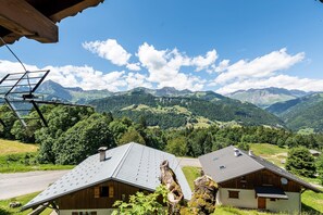 Exterior - Apartment 'Les Bouquetins,Piscine Et Aire Jeux' with Mountain View, Shared Garden and Wi-Fi (Crest-Voland)
