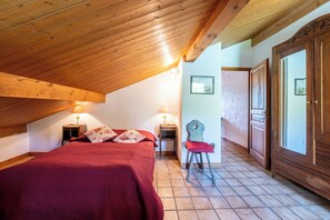 4 makuuhuonetta, silitysrauta/-lauta, ilmainen Wi-Fi