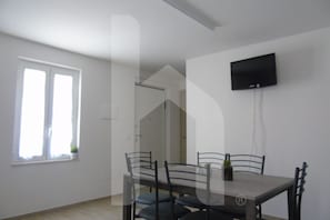Dining - Homiday - Tulip Residence, Trilo (Scerne)