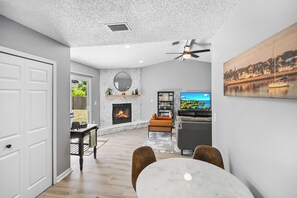 Interior - Mandarin Retreat - Entire Home (jacksonville)