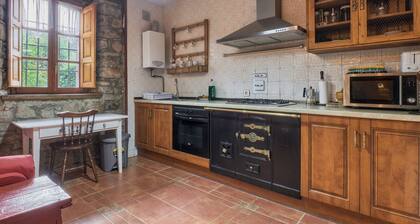 Holiday Home 'La Casa De Peredilla' with Mountain Views and Private Garden